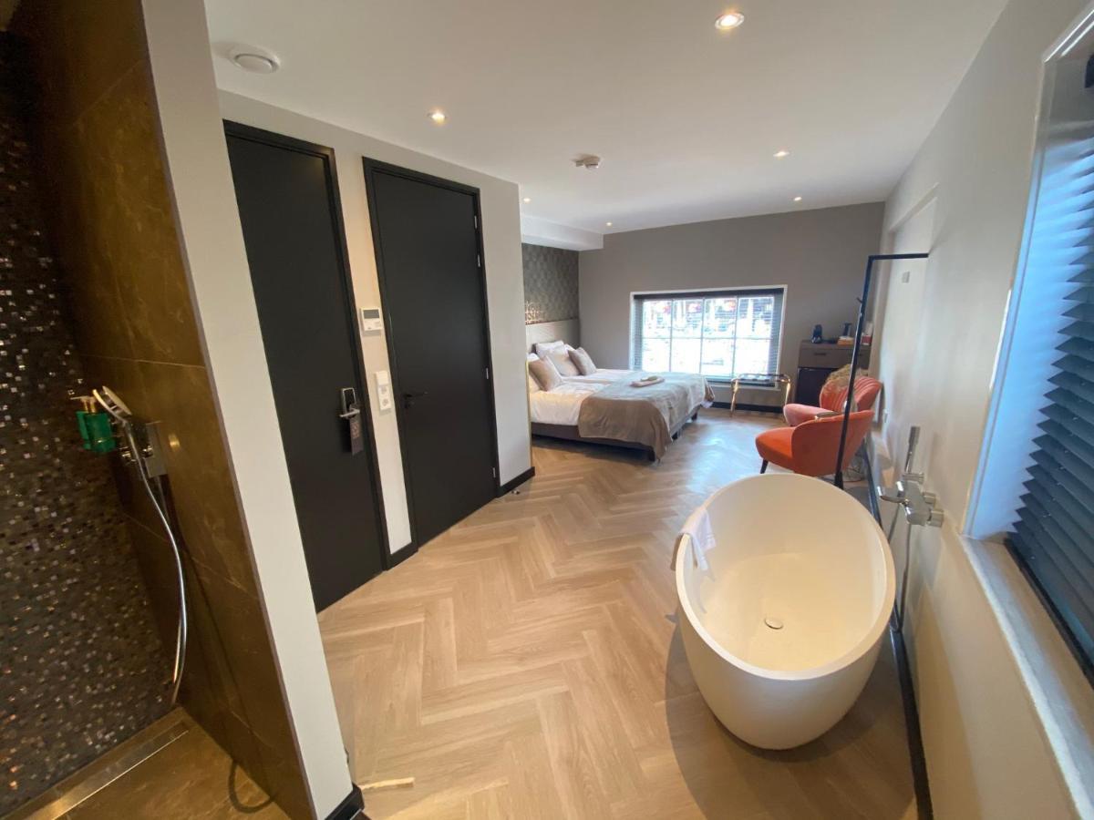 Harbour Suites Boutique Hotel Моникендам Екстериор снимка
