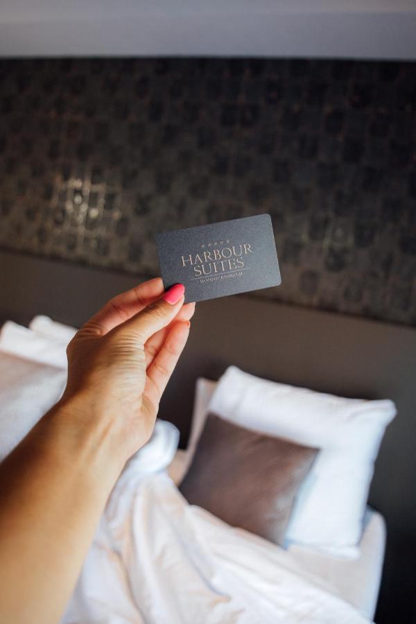 Harbour Suites Boutique Hotel Моникендам Екстериор снимка