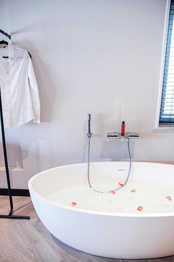Harbour Suites Boutique Hotel Моникендам Екстериор снимка