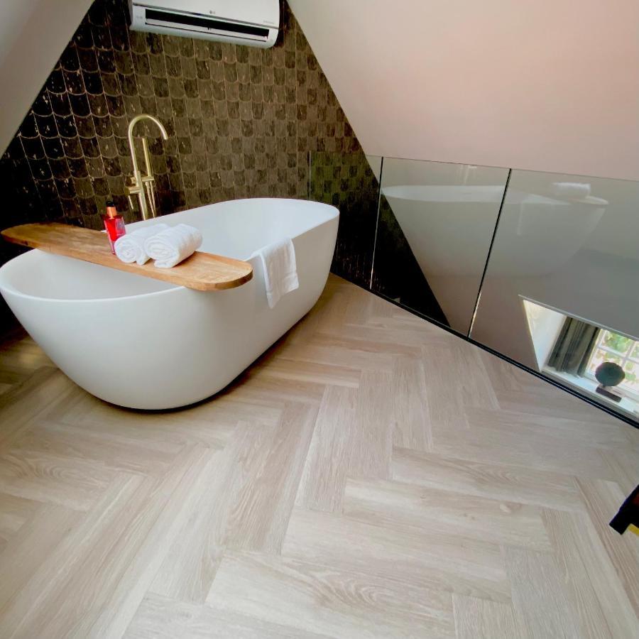Harbour Suites Boutique Hotel Моникендам Екстериор снимка