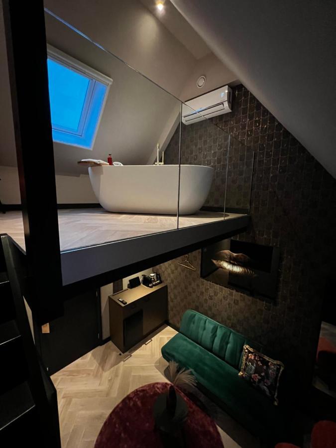 Harbour Suites Boutique Hotel Моникендам Екстериор снимка